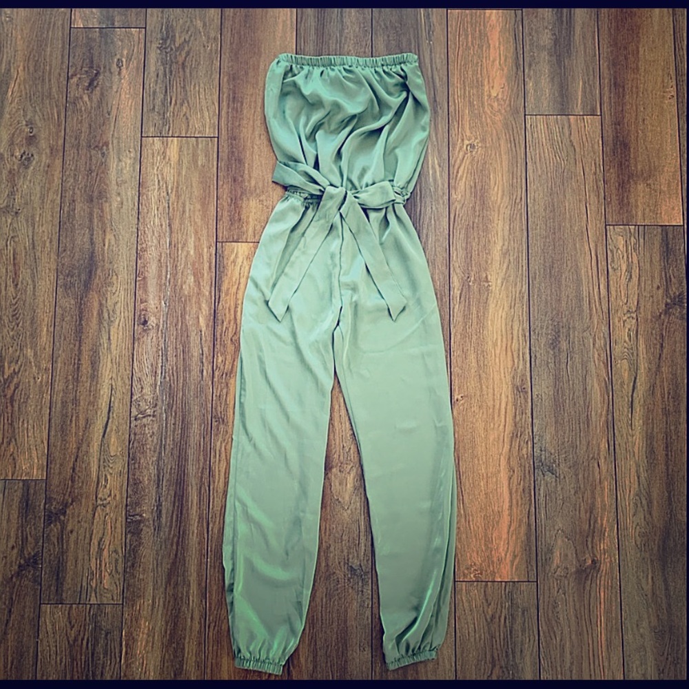 Gorgeous green strapless jumpsuit ❤️